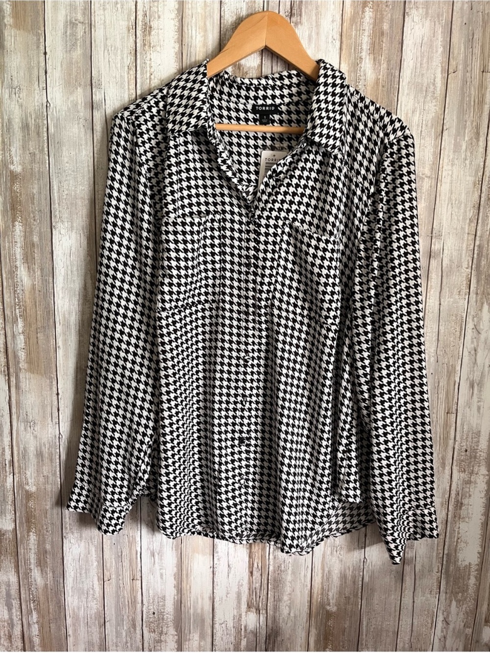 Torrid Madison Georgette Houndstooth Button Up Blouse Shirt 1X NWT - Picture 2 of 7
